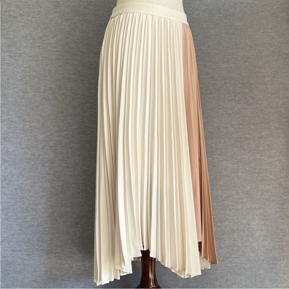 NWT Express Women’s Chic Asymmetrical Cream and Tan Pleated Skirt